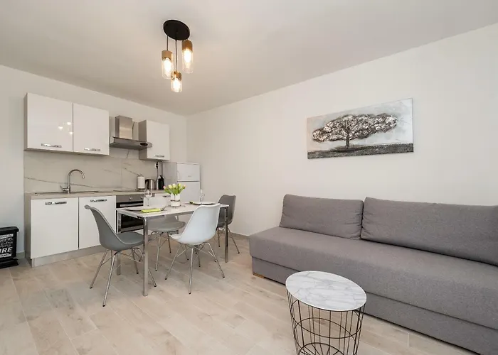 Ane アパート ザダル