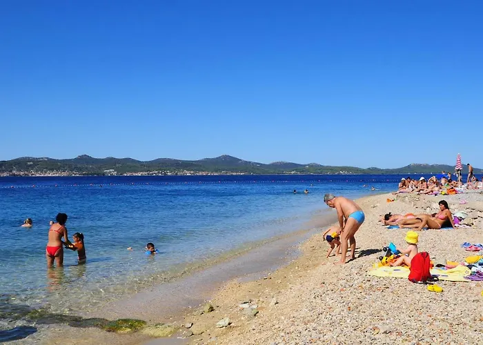 アパート Ane ザダル